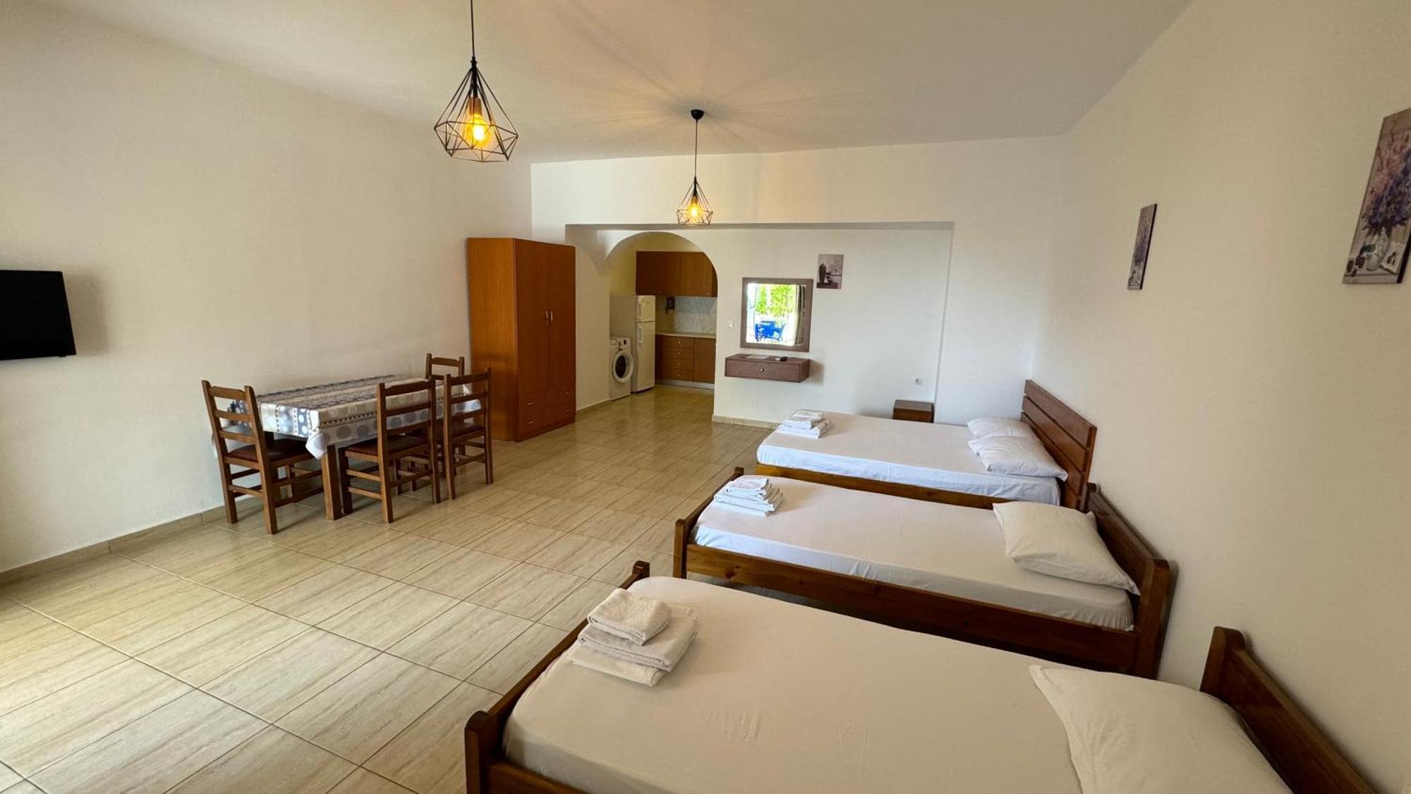 Joana'S Rooms Himare Exterior photo